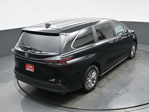 Used 2024 Toyota Sienna LE image 40