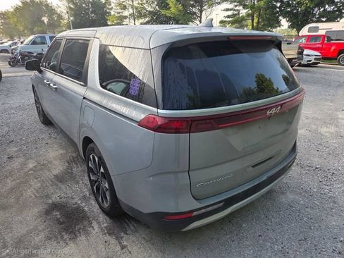 Used 2022 Kia Carnival EX FWD image 7