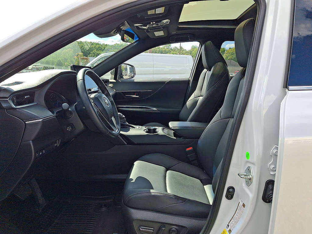Used 2023 Toyota Venza Nightshade AWD/4WD image 17