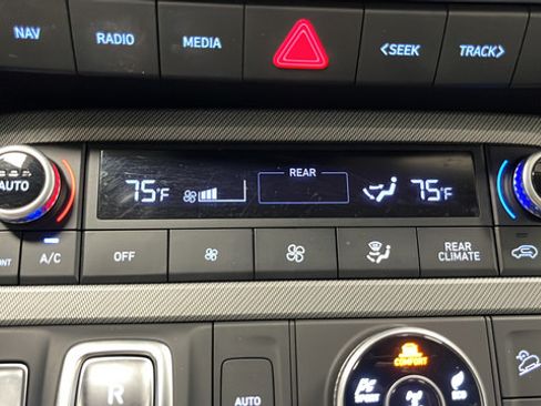 Used 2025 Hyundai Palisade SEL AWD/4WD image 17
