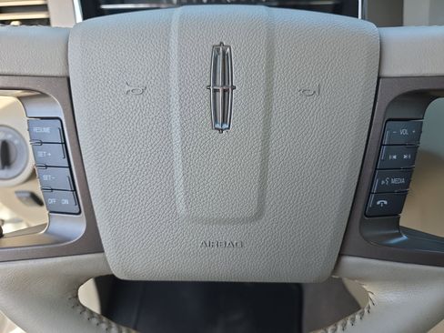 Used 2014 Lincoln Navigator Base image 32