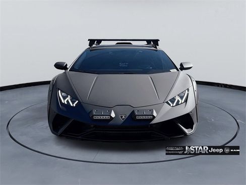 Used 2024 Lamborghini Huracan Sterrato image 2