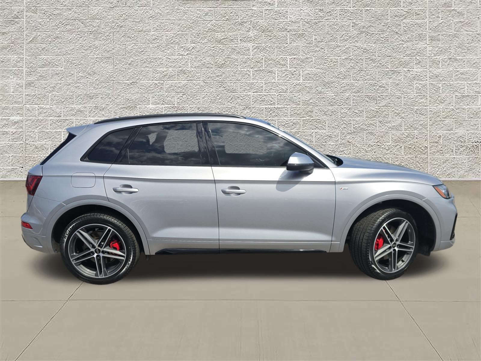 Certified 2024 Audi Q5 e Premium Plus w/ Premium Plus Package AWD/4WD image 8
