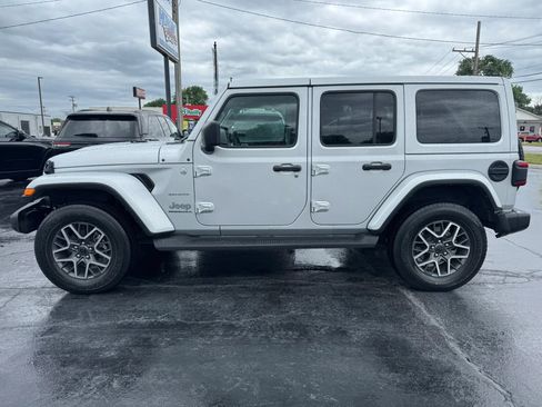 Used 2024 Jeep Wrangler Unlimited Sahara AWD/4WD image 2