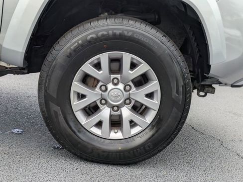 Used 2017 Toyota Tacoma SR5 w/ Tow Package RWD image 11