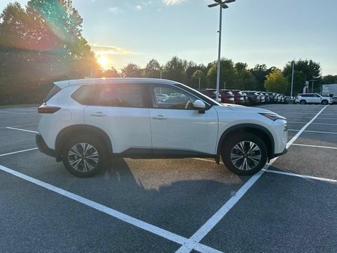 Used 2023 Nissan Rogue SV AWD/4WD image 3