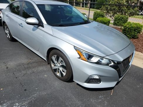 Used 2020 Nissan Altima 2.5 S FWD image 9