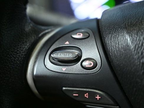 Used 2018 Nissan Pathfinder SV image 38