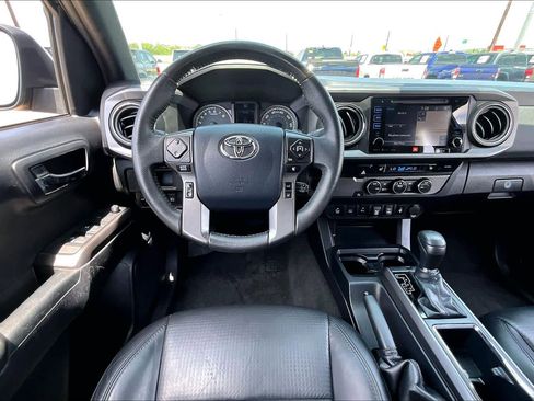 Used 2019 Toyota Tacoma TRD Sport w/ TRD Premium Sport Package RWD image 6
