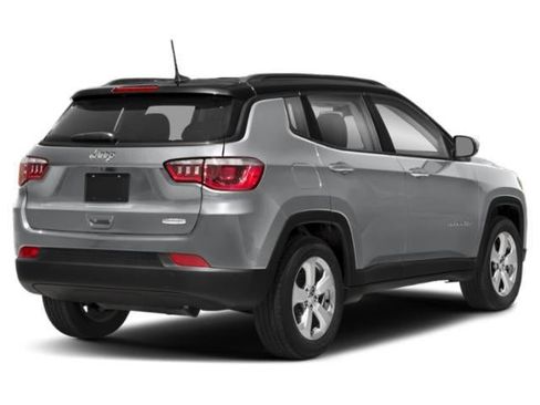 Used 2019 Jeep Compass Latitude w/ Popular Equipment Group AWD/4WD image 3