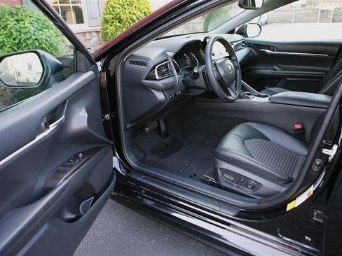 Used 2023 Toyota Camry SE w/ Convenience Package FWD image 8