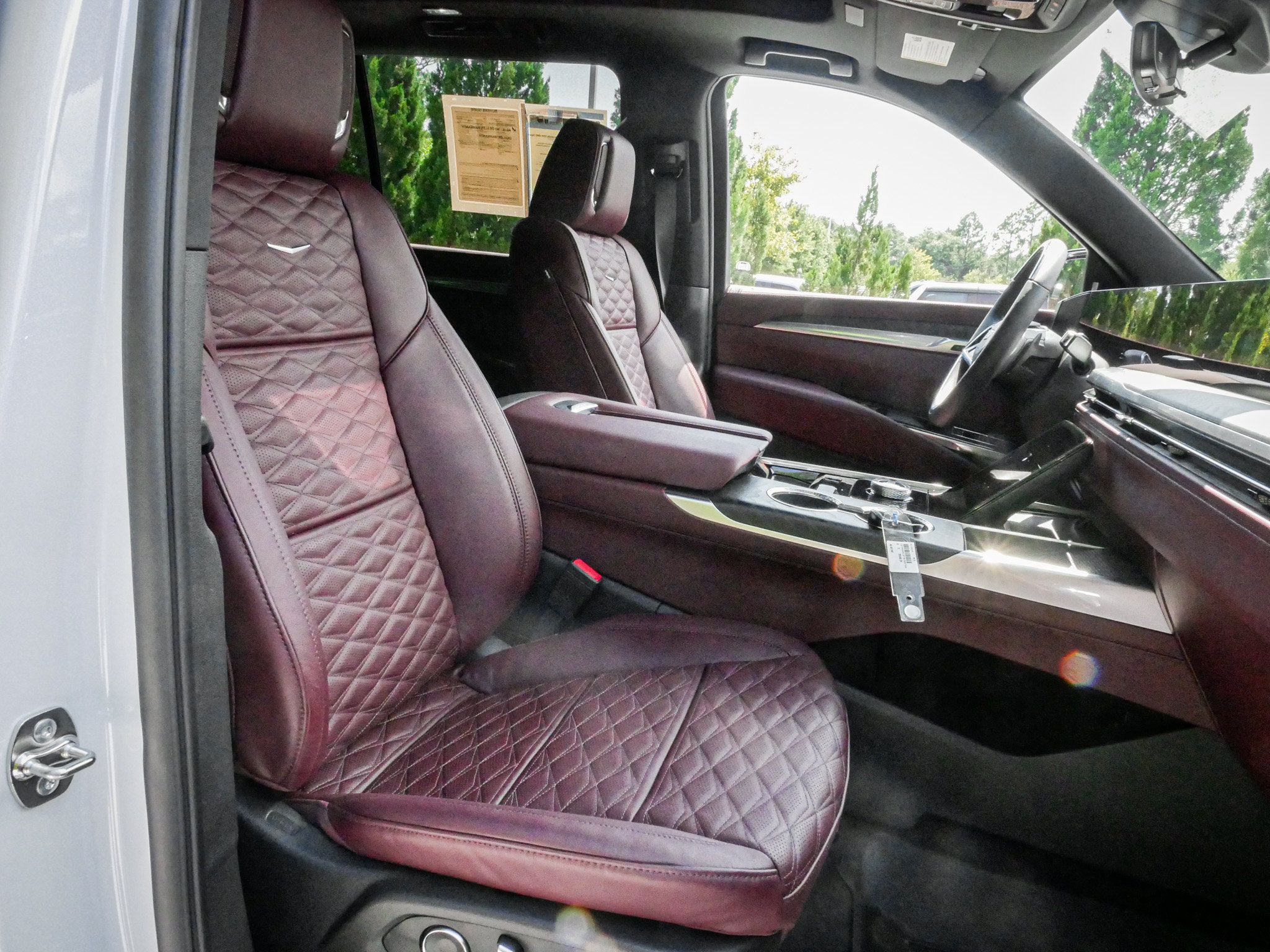 Used 2026 Cadillac Escalade ESV Sport w/ LPO, ONYX Package AWD/4WD image 33