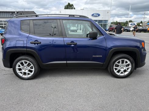 Used 2021 Jeep Renegade Sport w/ Sport Appearance Group AWD/4WD image 2