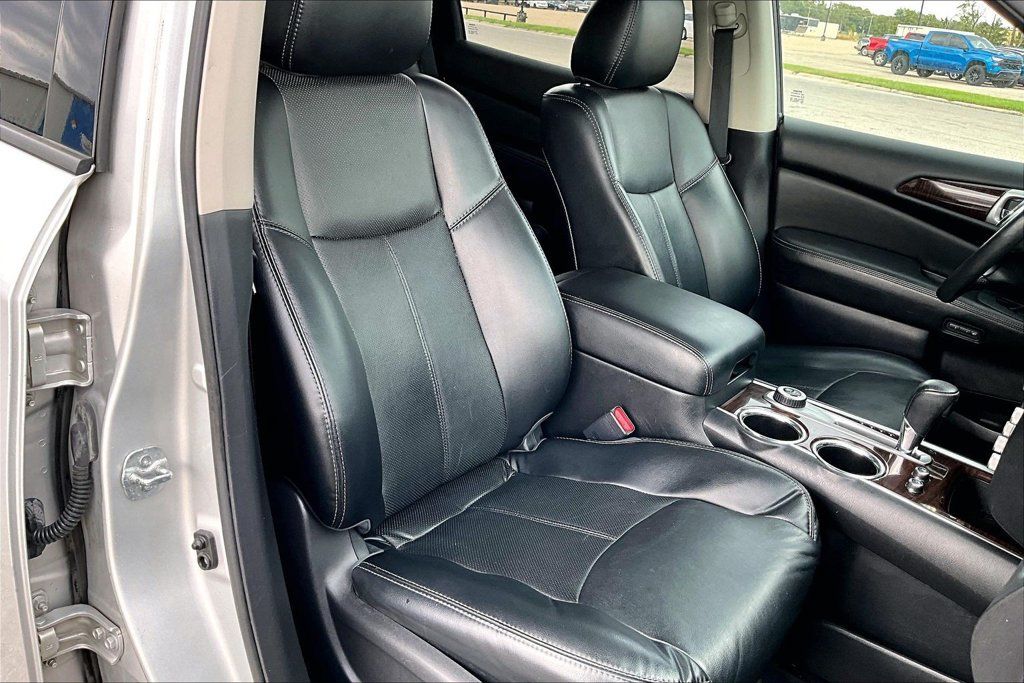 Used 2015 Nissan Pathfinder Platinum FWD image 6
