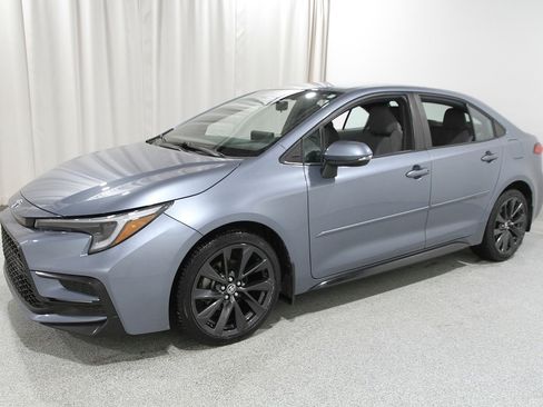 Used 2023 Toyota Corolla SE w/ Carpet Mat Package (TMS) image 3