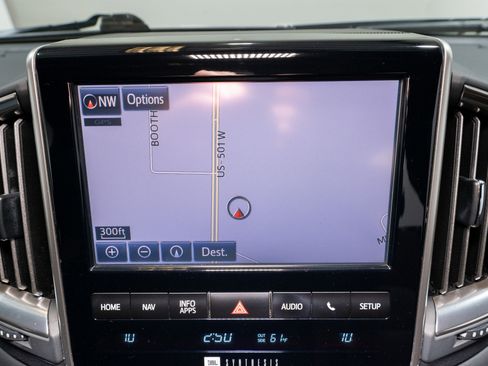 Used 2018 Toyota Land Cruiser image 17