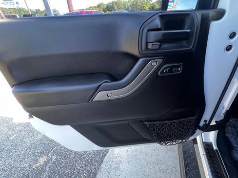 Used 2014 Jeep Wrangler Unlimited Sport w/ Quick Order Package 24S AWD/4WD image 17