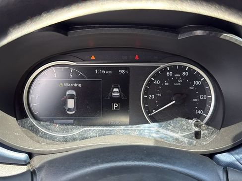 Used 2025 Nissan Versa SV FWD image 18
