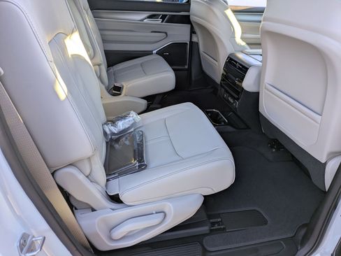 New 2026 Jeep Grand Wagoneer 2WD image 27