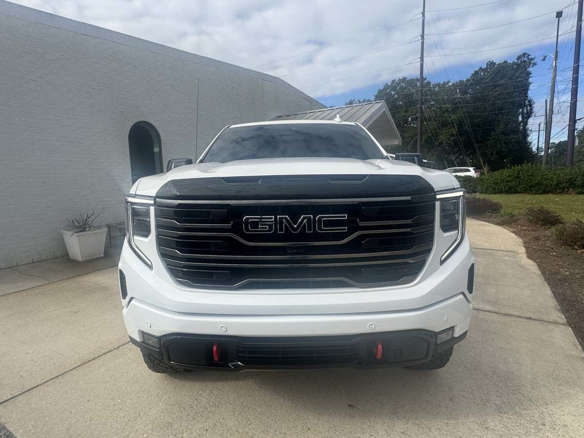 Used 2025 GMC Sierra 1500 AT4 w/ AT4 Premium Package AWD/4WD image 3