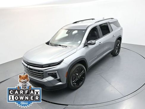 Used 2025 Chevrolet Traverse LT FWD image 23