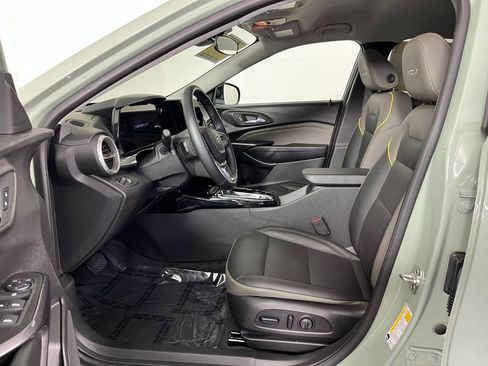 Used 2025 Chevrolet Trax ACTIV w/ Driver Confidence Package image 11