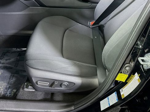 Certified 2022 Toyota Venza LE image 23