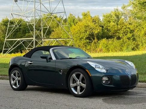 Used 2009 Pontiac Solstice GXP w/ Premium Package RWD image 1