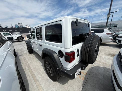Used 2026 Jeep Wrangler Unlimited Sport AWD/4WD image 4