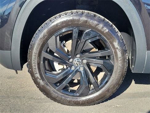 Used 2023 Volkswagen Atlas SE image 25