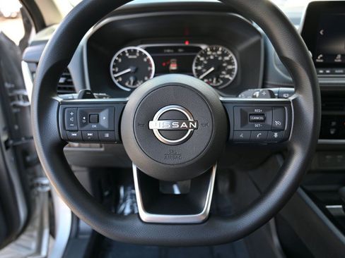 Used 2024 Nissan Rogue S FWD image 19