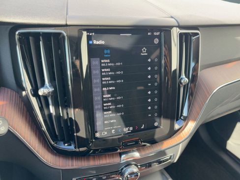 Certified 2024 Volvo XC60 B5 Plus w/ Protection Package Premier image 24