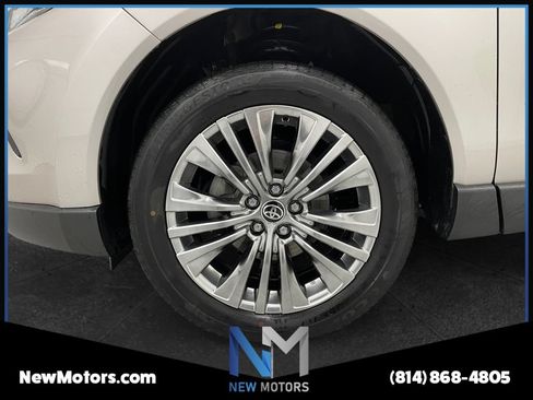Used 2023 Toyota Venza Limited AWD/4WD image 12
