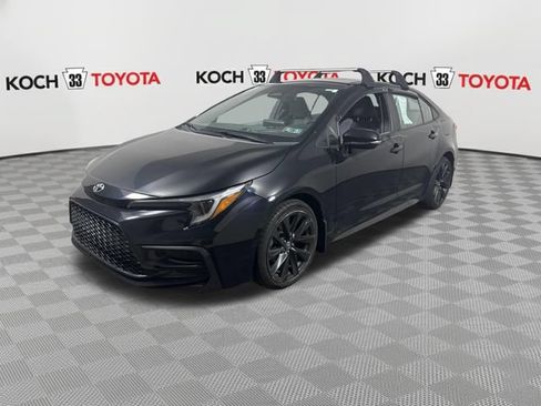 Used 2023 Toyota Corolla SE FWD image 3