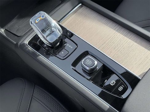 Certified 2025 Volvo XC90 B5 Plus image 29