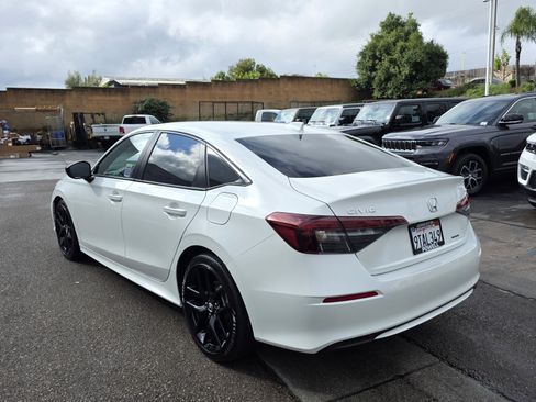 Used 2025 Honda Civic Sport image 3