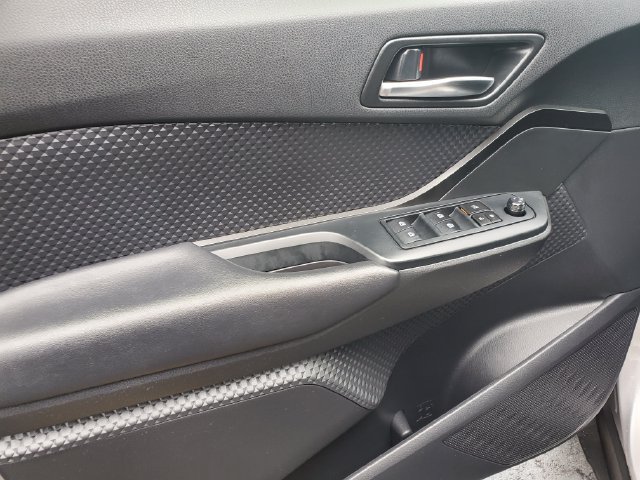 Used 2019 Toyota C-HR LE FWD image 16