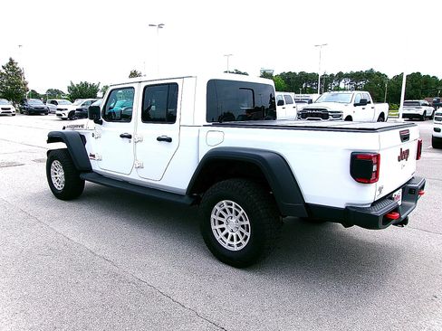 Used 2025 Jeep Gladiator Mojave w/ Safety Group AWD/4WD image 4