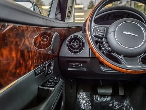 Used 2016 Jaguar XJ R-Sport AWD/4WD image 26