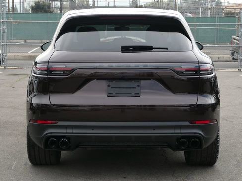 Used 2022 Porsche Cayenne Platinum Edition image 6
