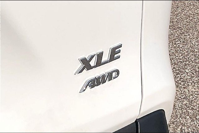 Used 2025 Toyota RAV4 XLE AWD/4WD image 8