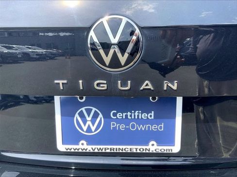 Certified 2023 Volkswagen Tiguan SE w/ Panoramic Sunroof Package AWD/4WD image 18