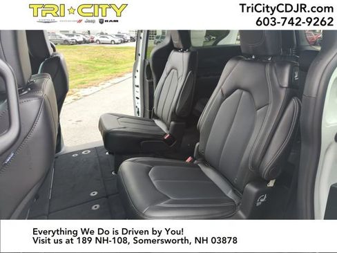 New 2026 Chrysler Voyager LX image 24