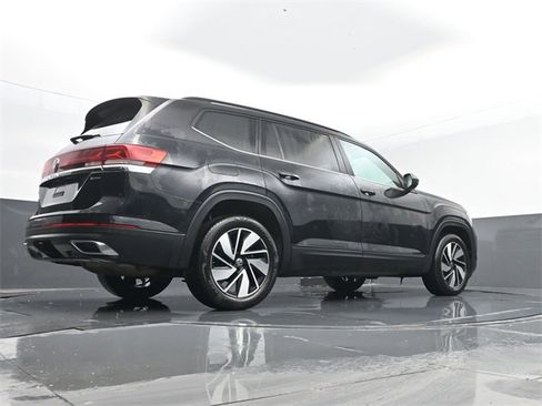 Used 2024 Volkswagen Atlas SE image 28
