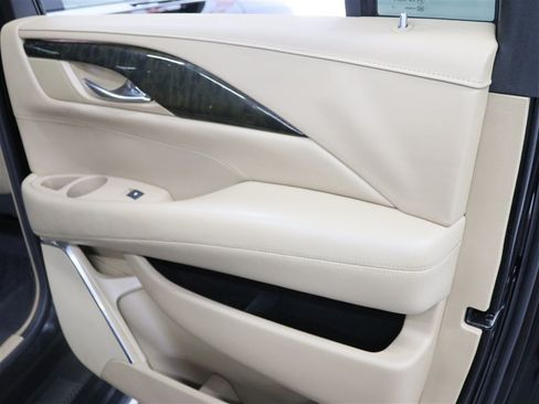 Used 2018 Cadillac Escalade ESV Platinum AWD/4WD image 23