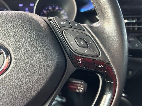 Used 2020 Toyota C-HR XLE image 16