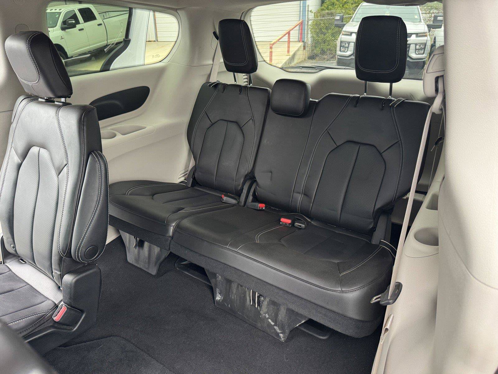 Used 2023 Chrysler Pacifica Touring-L FWD image 34