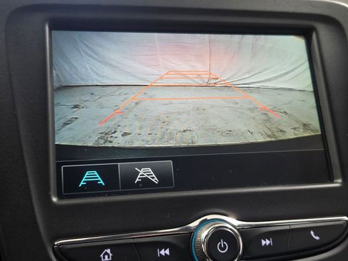 Used 2016 Chevrolet Malibu LT image 2