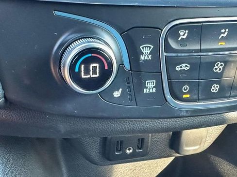 Used 2023 Chevrolet Traverse LT FWD image 22