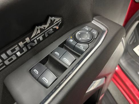 Used 2025 Chevrolet Silverado 1500 High Country image 11